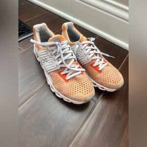 Orange/tan size 7 women’s on cloud tennis shoes